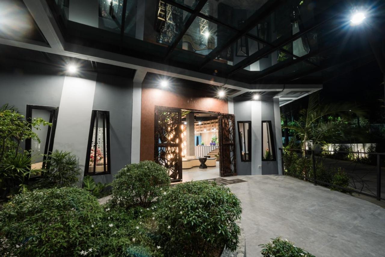 Little Loft Hotel Phuket Bagian luar foto