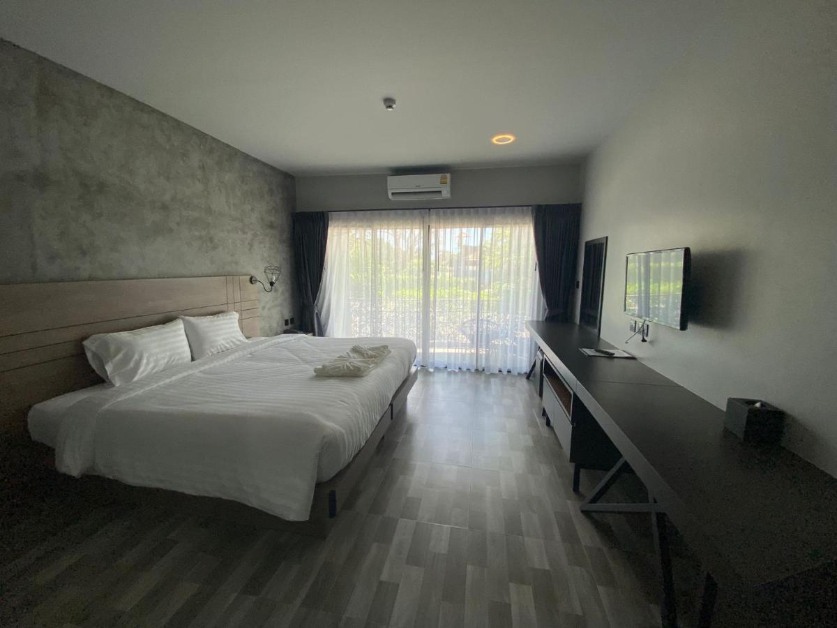 Little Loft Hotel Phuket Bagian luar foto