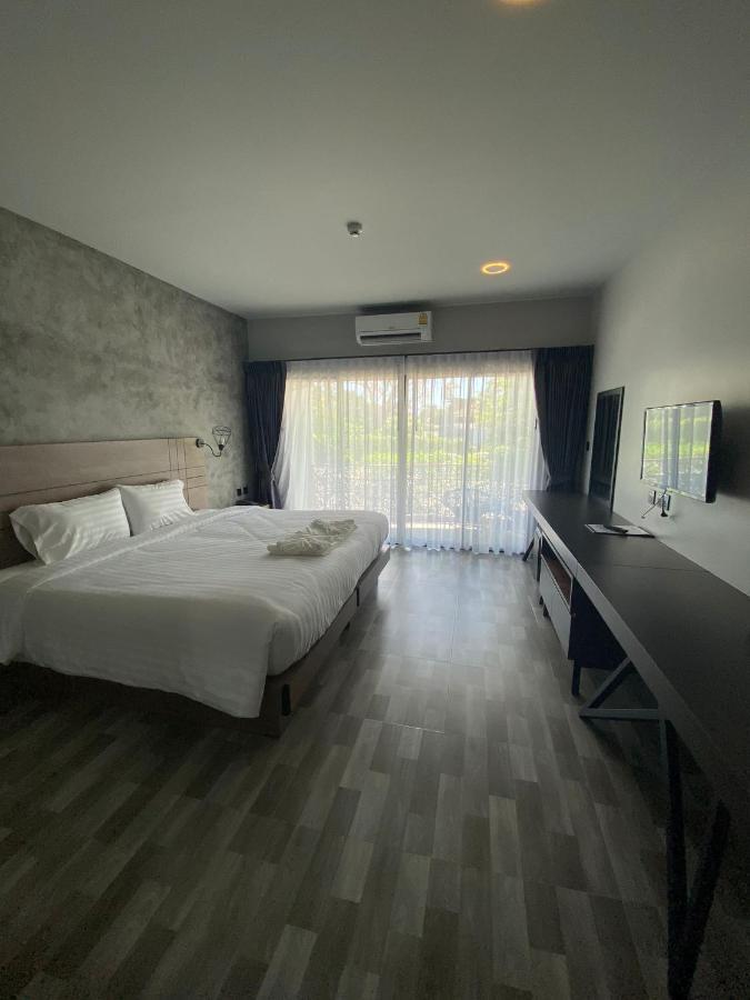 Little Loft Hotel Phuket Bagian luar foto