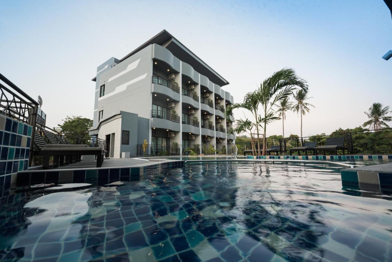 Little Loft Hotel Phuket Bagian luar foto